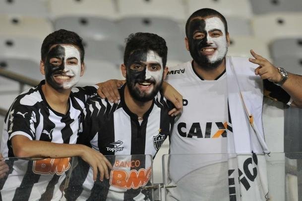 Imagens das torcidas de Atltico e Grmio, no Mineiro, pela deciso da Copa do Brasil
