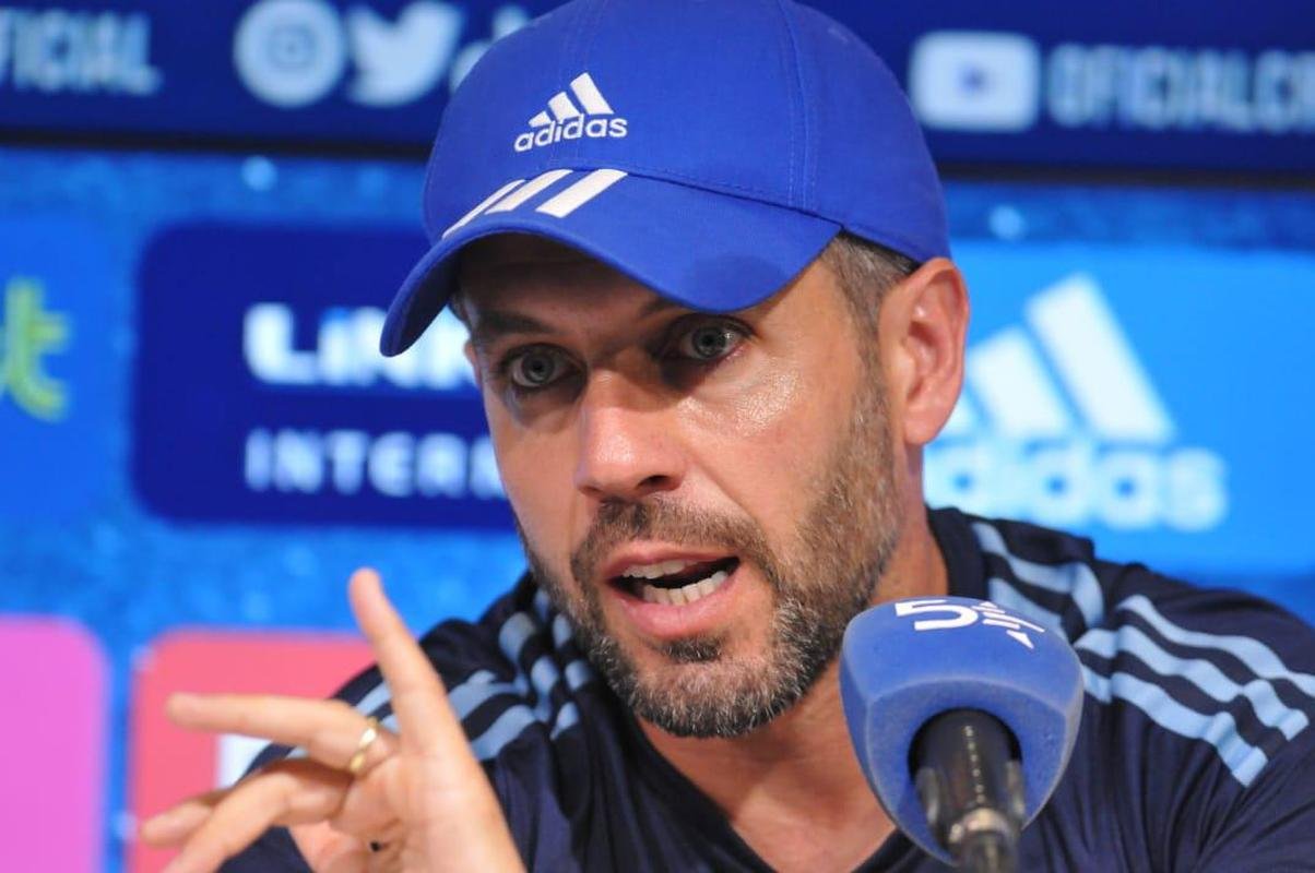 Dia movimentado na Toca: coletiva de Pezzolano, retorno da imprensa ao CT e treino em campo