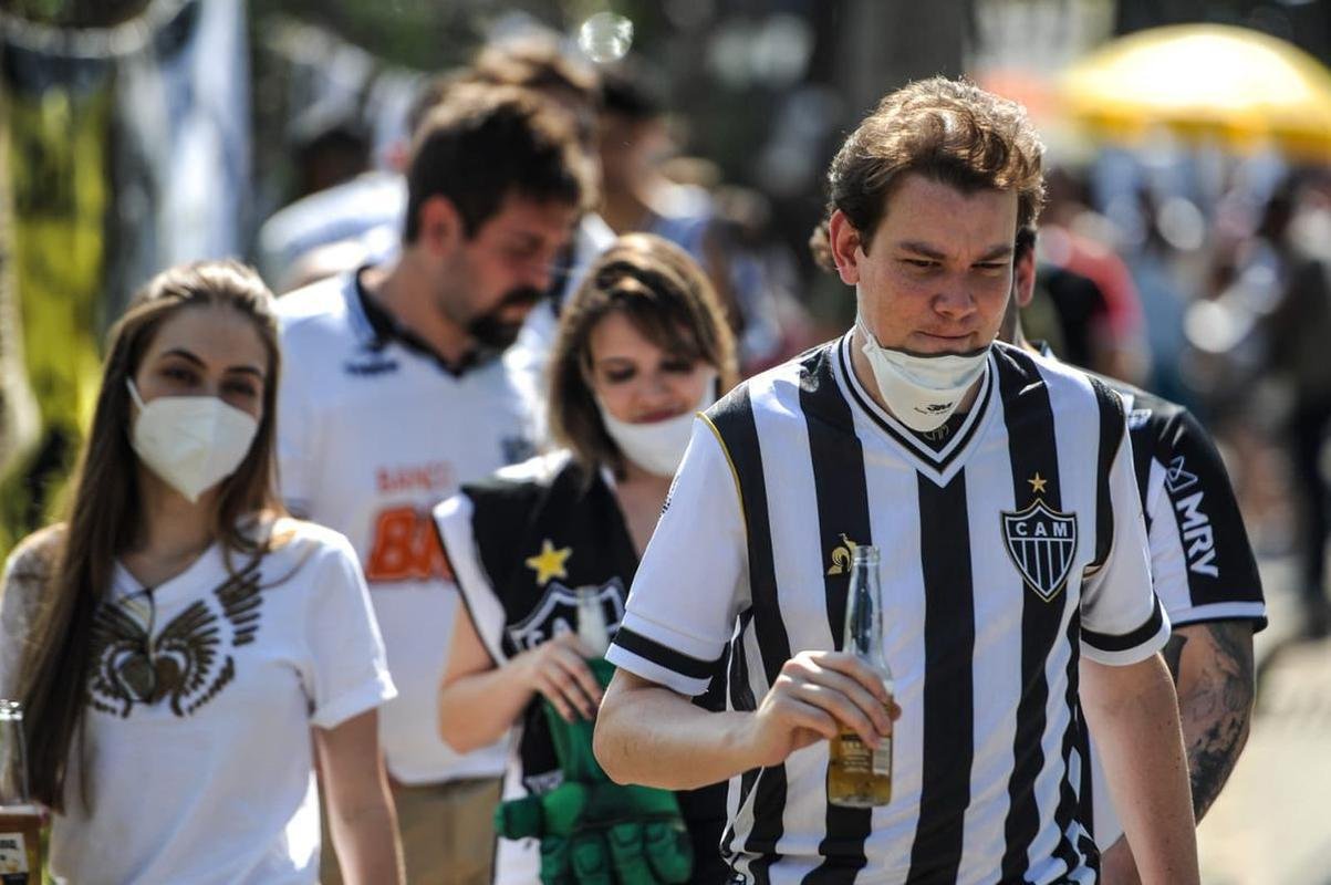 Torcida do Atltico chegou animada ao Mineiro para o jogo da taa, contra o RB Bragantino. Dia de festejar com o time o ttulo do Campeonato Brasileiro de 2021