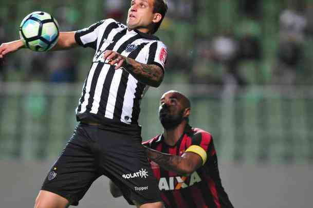 Galo e Furaco se enfrentaram, no Independncia, pela stima rodada do Campeonato Brasileiro