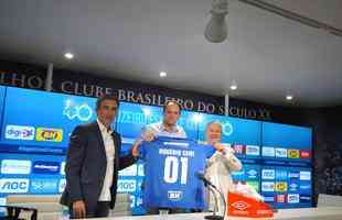 11/08/2019 - depois de decretar fim  'era Mano Menezes', o Cruzeiro acertou a contratao do tcnico Rogrio Ceni, que se destacou no comando do Fortaleza. Na oportunidade, ele assinou contrato com o clube celeste at dezembro de 2020.