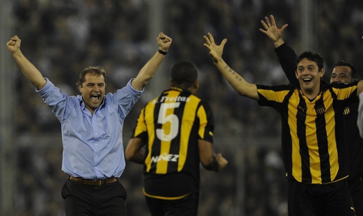 Em 2011, o Pearol-URU passou com trs vitrias, nenhum empate e trs derrotas. O time foi vice-campeo.