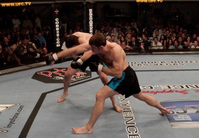 Imagens da final do The Ultimate Fighter 1, entre Forrest Griffin e Stephan Bonnar, vencida por Griffin