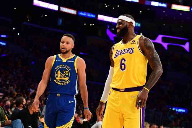 Warriors, de Curry leva a melhor sobre Lakers, de LeBron