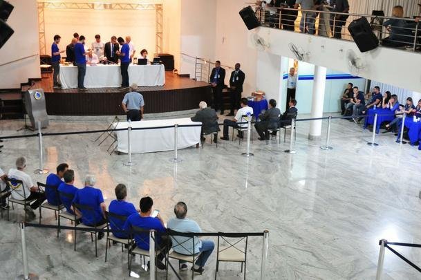 Wagner Pires de S venceu eleio com 235 votos e  o novo presidente do Cruzeiro. Ele comendar o clube no trinio 2018, 2019 e 2020. Srgio Santos Rodrigues, apoiado por Zez Perrella, ficou com 200 votos no pleito.