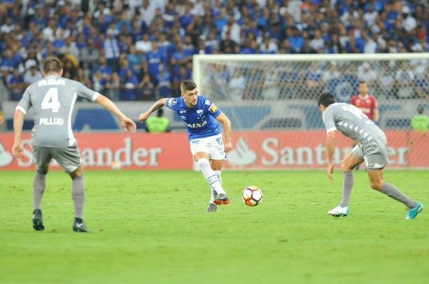 Fotos do primeiro tempo do duelo entre Cruzeiro e Racing, no Mineiro, pela Libertadores
