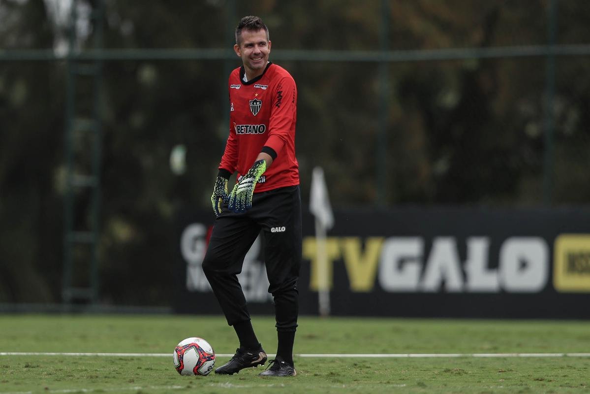 Fotos do treino do Atltico neste sbado, o ltimo de Victor no clube