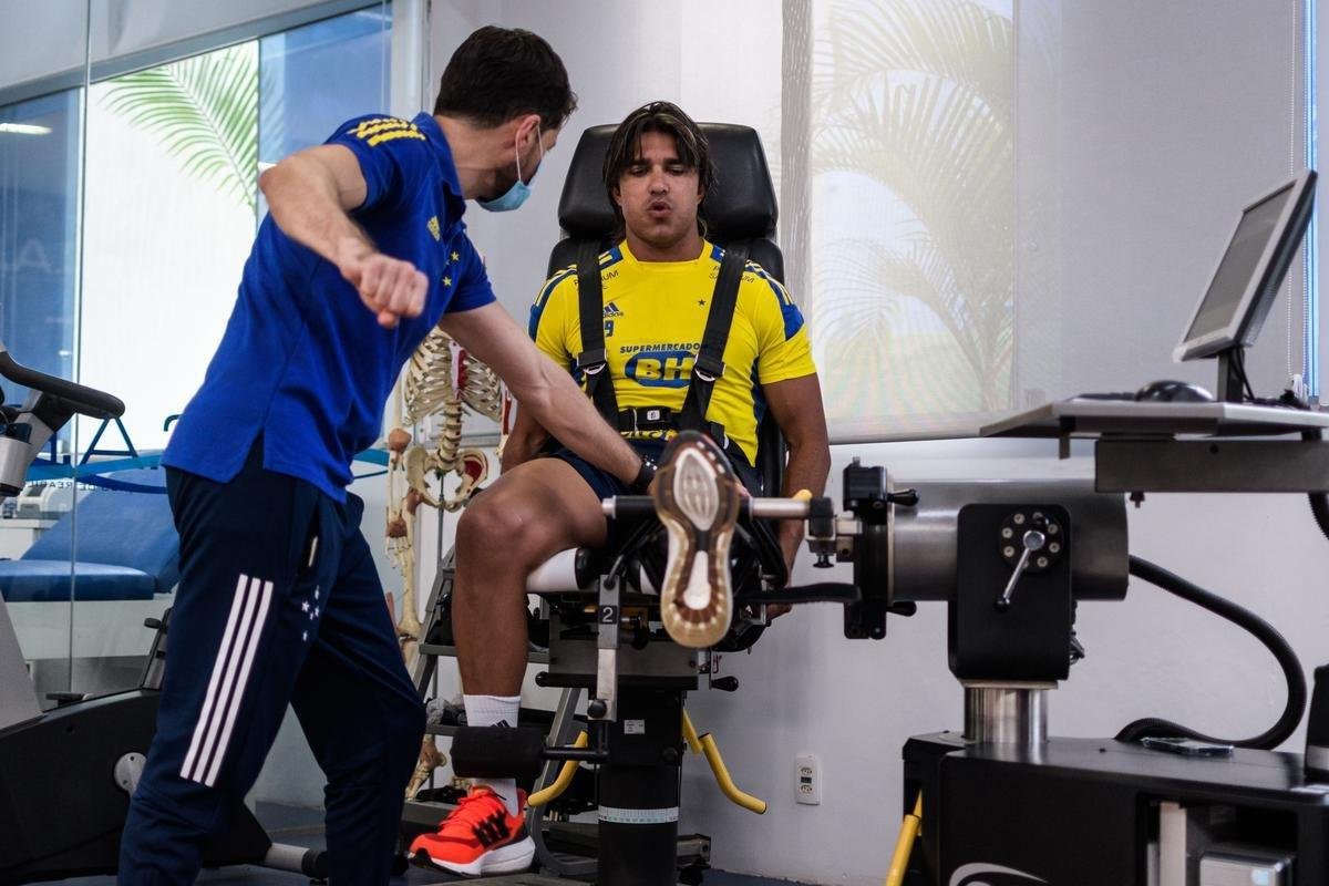 Fotos do primeiro dia de trabalho do Cruzeiro em 2022 na Toca da Raposa II
