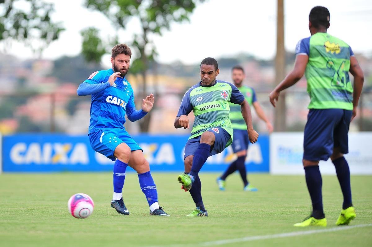 Imagens do jogo-treino entre Cruzeiro e Ipatinga, na Toca da Raposa II, nesta sexta-feira (12/01)