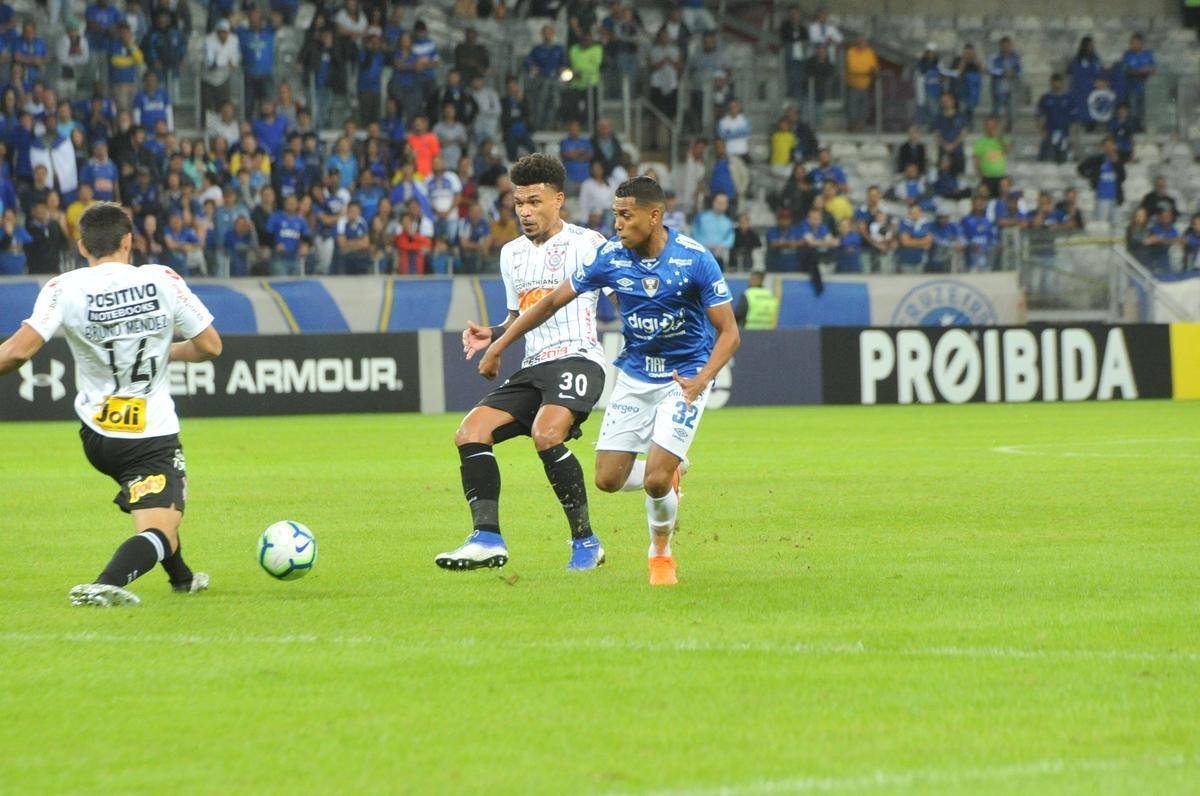 Fotos de Cruzeiro x Corinthians, no Mineiro, pela oitava rodada do Campeonato Brasileiro