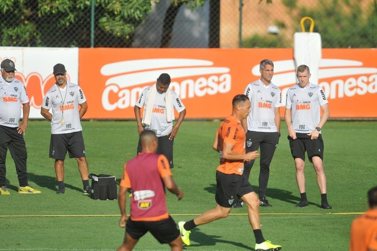 Veja fotos do treino na Cidade do Galo 