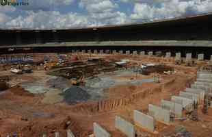12/12/2011 - Avançam as obras de construção do novo anel inferior, com assentos próximos ao campo.