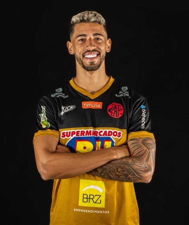 Marquinhos, meio-campista