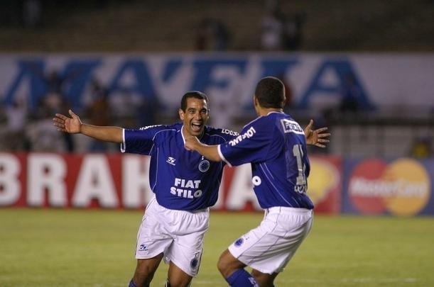 Meia Zinho (Flamengo: 1986-1992, 2004-2005 / Cruzeiro: 2003): 466 jogos por Flamengo (65 gols) e 19 jogos por Cruzeiro (4 gols)