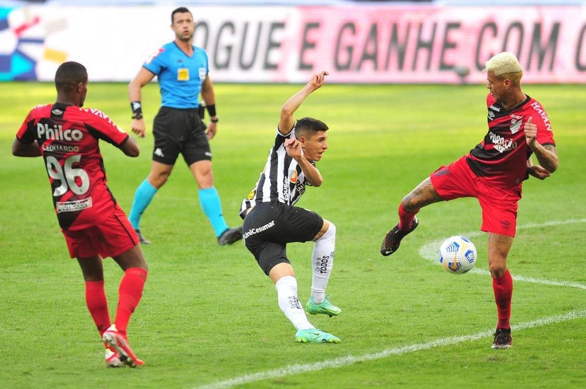 Imagens do confronto entre Atltico e Athletico-PR, vlido pela 14 rodada da Srie A do Campeonato Brasileiro