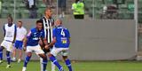 Zagueiro Bruno Rodrigo comemora gol da vitria sobre o Atltico no Horto