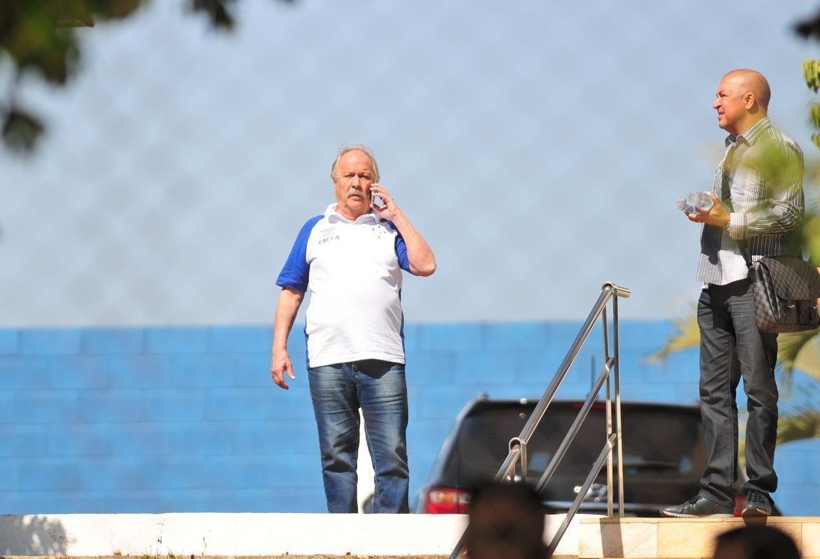 30/5 - BUSCA DE APOIO: Wagner Pires de S procura conselheiros em busca de apoio. Em udio enviado a integrantes do Conselho Deliberativo, Zez Perrella diz que 'quem tiver culpa vai pagar'