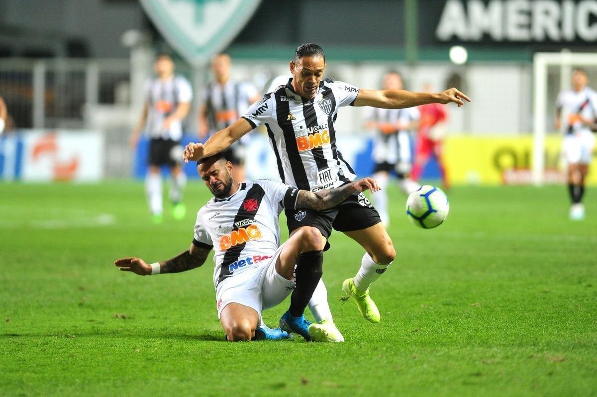 Marcos Jnior virou no final e deu vitria ao Vasco, por 2 a 1, sobre o Atltico