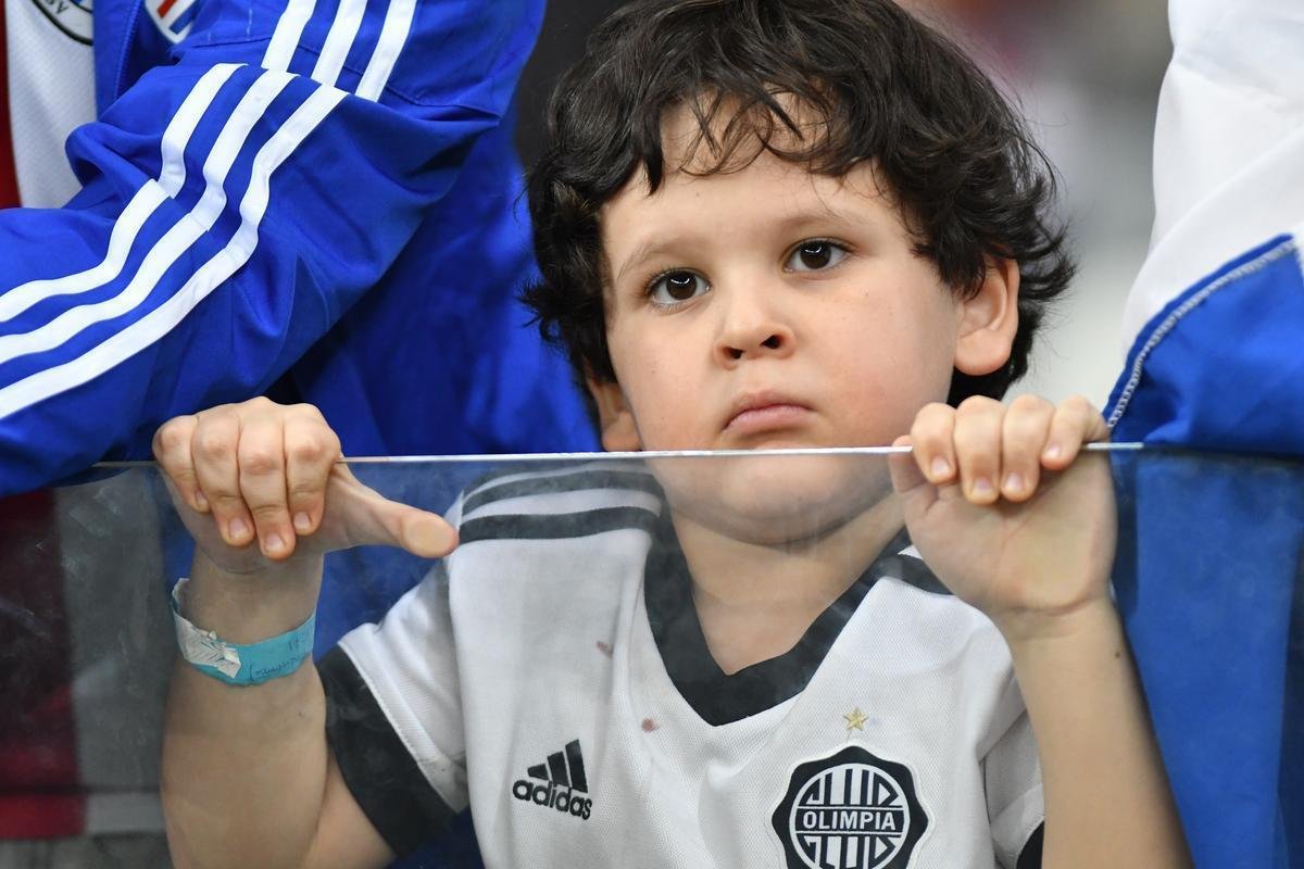 Torcedores na partida entre Argentina e Paraguai, no Mineiro, pela Copa Amrica