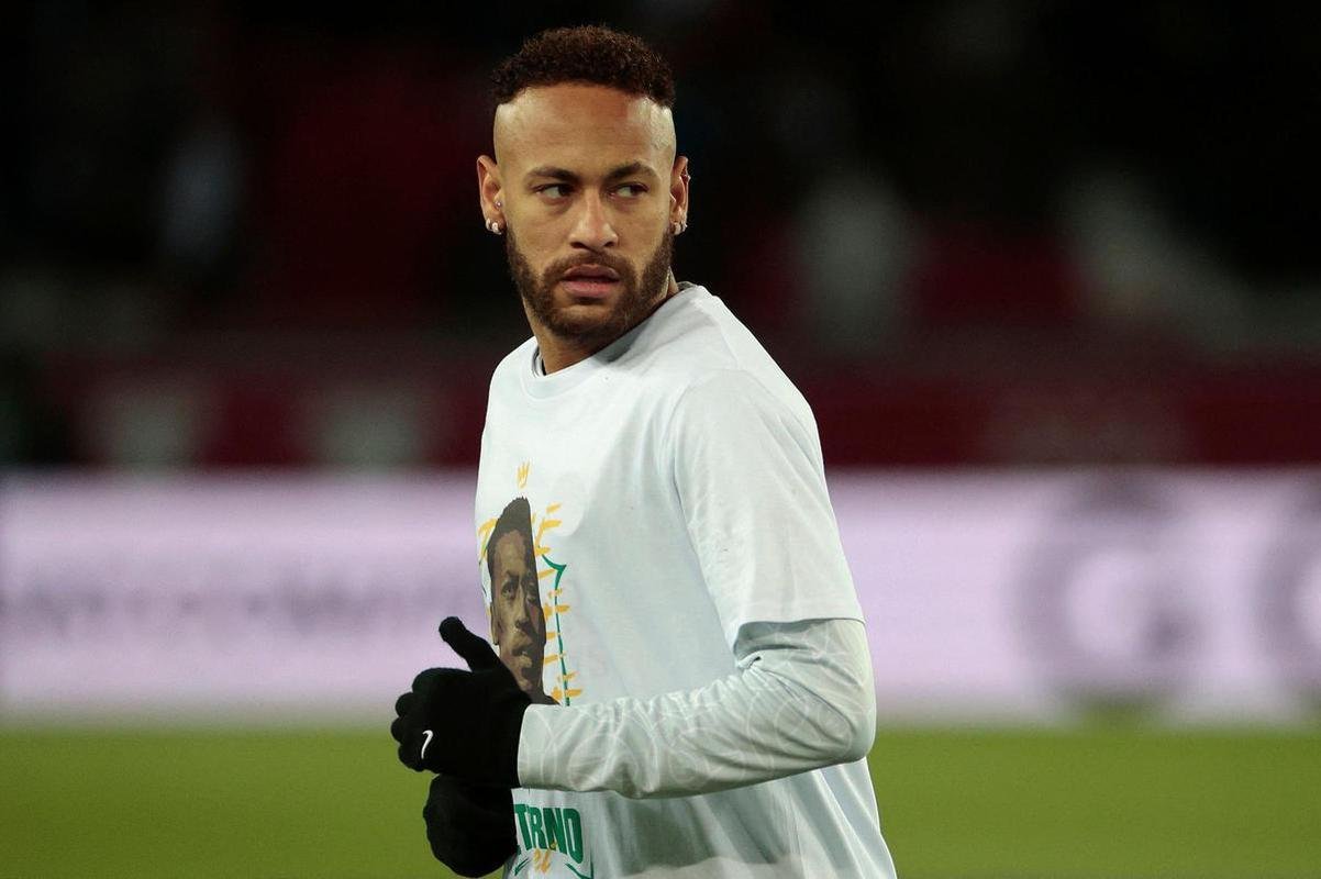 Jogadores do PSG homenagearam Pel antes de partida pela Ligue 1