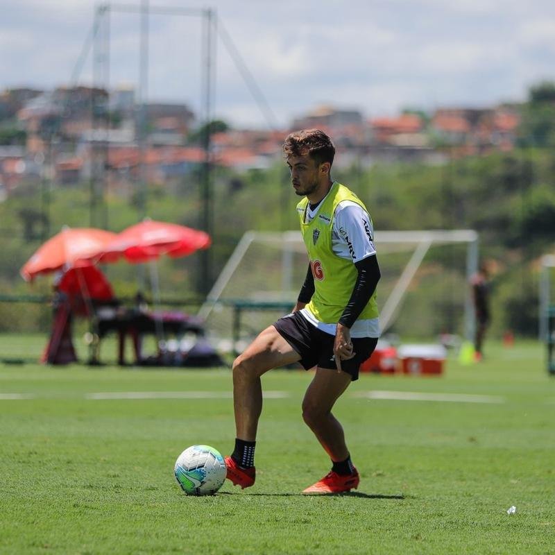 Atlético divulga fotos do novo uniforme de treino