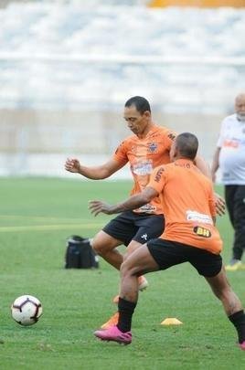 Brasileiros e argentinos se enfrentam nesta quinta-feira, s 21h30, no Mineiro