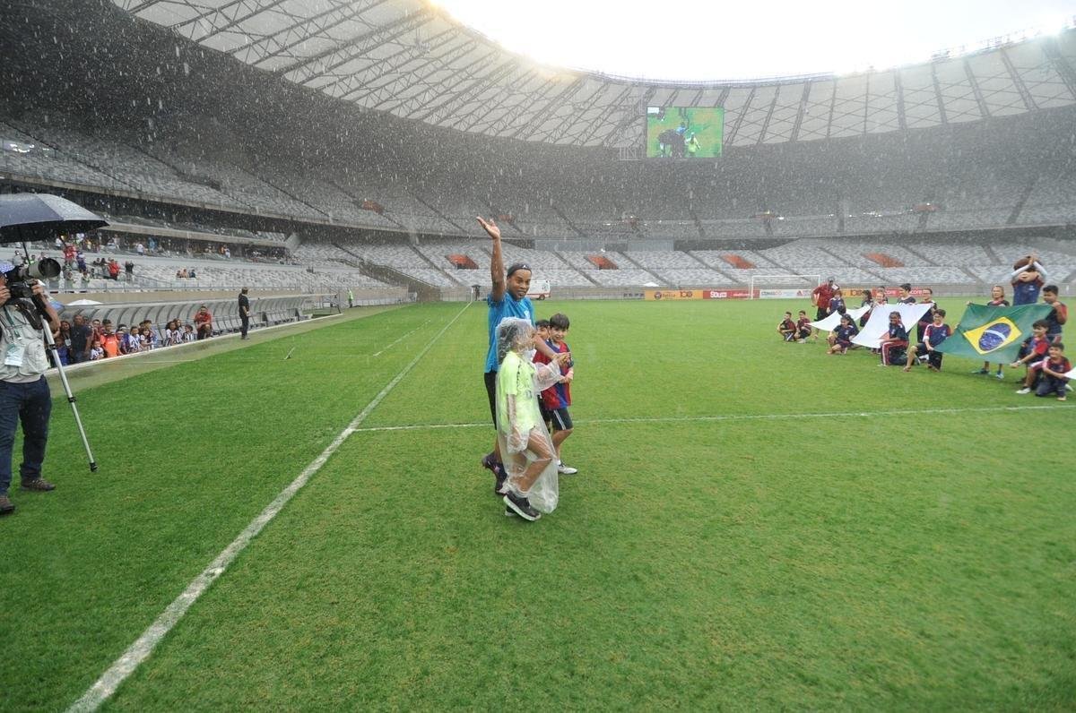 Fotos do 'Game of Dreams', jogo festivo dos Amigos do Ronaldinho contra os Amigos do Penta