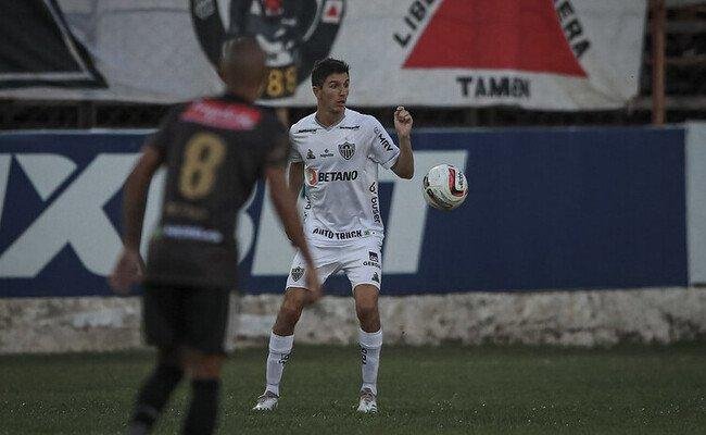 Atl&Atilde;&copy;tico marca no fim, bate Democrata-GV e encaminha lideran&Atilde;&sect;a do Mineiro