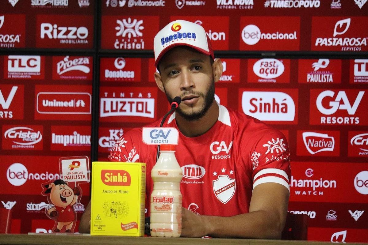 Jonata Bastos, atacante (Vila Nova)