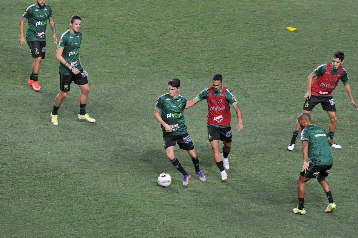 O Amrica recebeu o Patrocinense nesta quarta-feira (16), no Independncia, em Belo Horizonte, para confronto vlido pela 7 rodada do Campeonato Mineiro. A partida marcou a estreia do experiente goleiro Jailson com a camisa do Coelho.