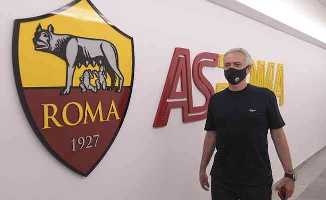 Mourinho assinou com a Roma por trs temporadas