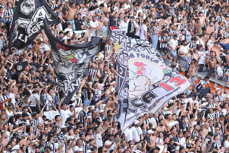 Fotos da festa da torcida com a vitria sobre o Fluminense