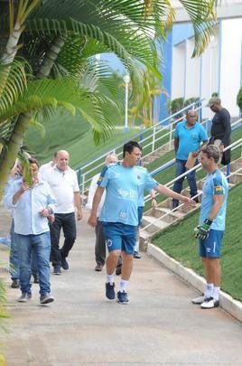 Fotos da apresentao de Adilson Batista como novo tcnico do Cruzeiro. Tcnico teve reunio com jogadores na Toca da Raposa II, falou com a imprensa e depois comandou seu primeiro treino