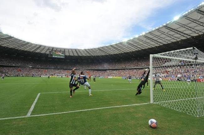 Fotos exclusivas do clssico entre Cruzeiro e Atltico na reabertura oficial do Mineiro