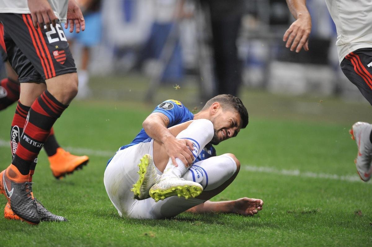 Fotos do primeiro tempo do duelo entre Cruzeiro e Flamengo, no Mineiro, pelas oitavas de final da Libertadores