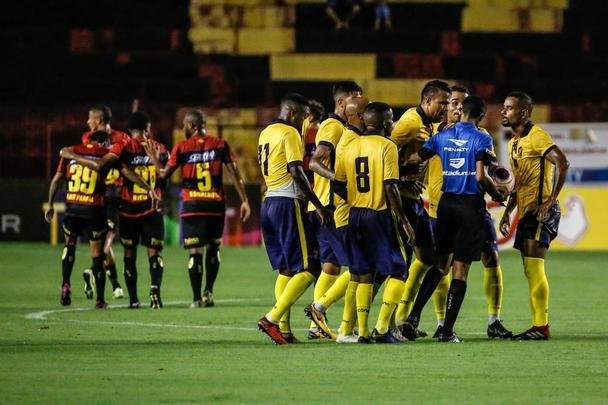 O Sport recebeu o Retrô FC em jogo adiantado da 5ª rodada do Campeonato Pernambucano. A partida marcou a estreia da Ilha do Retiro na temporada 2020