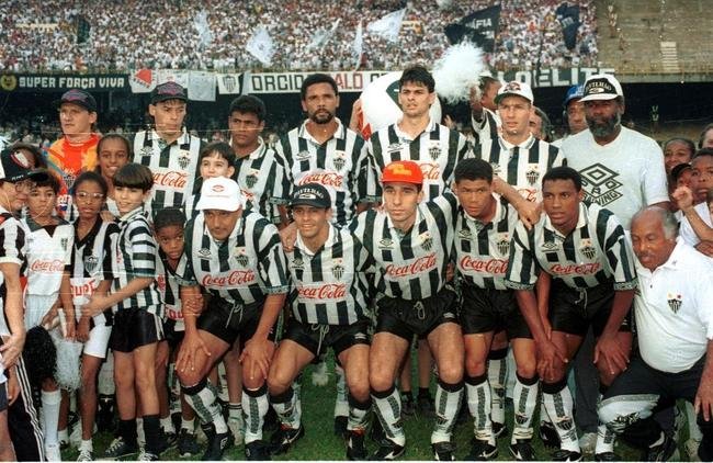 O curioso  que Paulo Roberto iniciou a temporada 1995 pelo Atltico, transferiu-se no decorrer do ano para o Cruzeiro e, em 1996, regressou ao alvinegro.  poca, o jogador criou uma polmica ao declarar que os jogadores cruzeirenses 