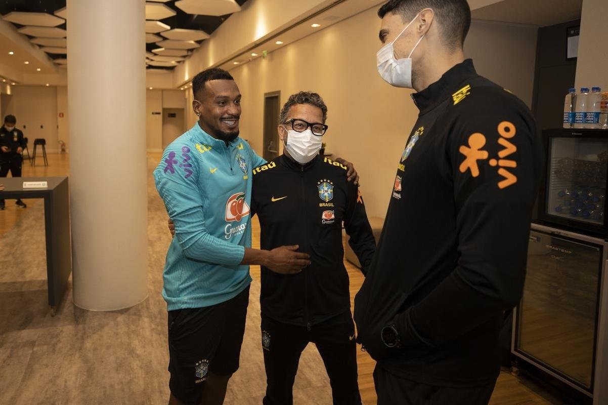 Jogadores se apresentam  Seleo Brasileira