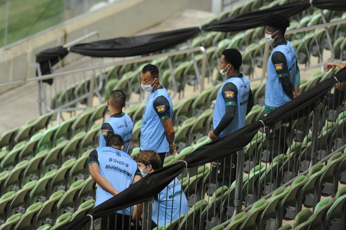 Fotos do jogo entre Amrica e Sampaio Corra, no Independncia, em Belo Horizonte, pela 27 rodada da Srie B do Campeonato Brasileiro