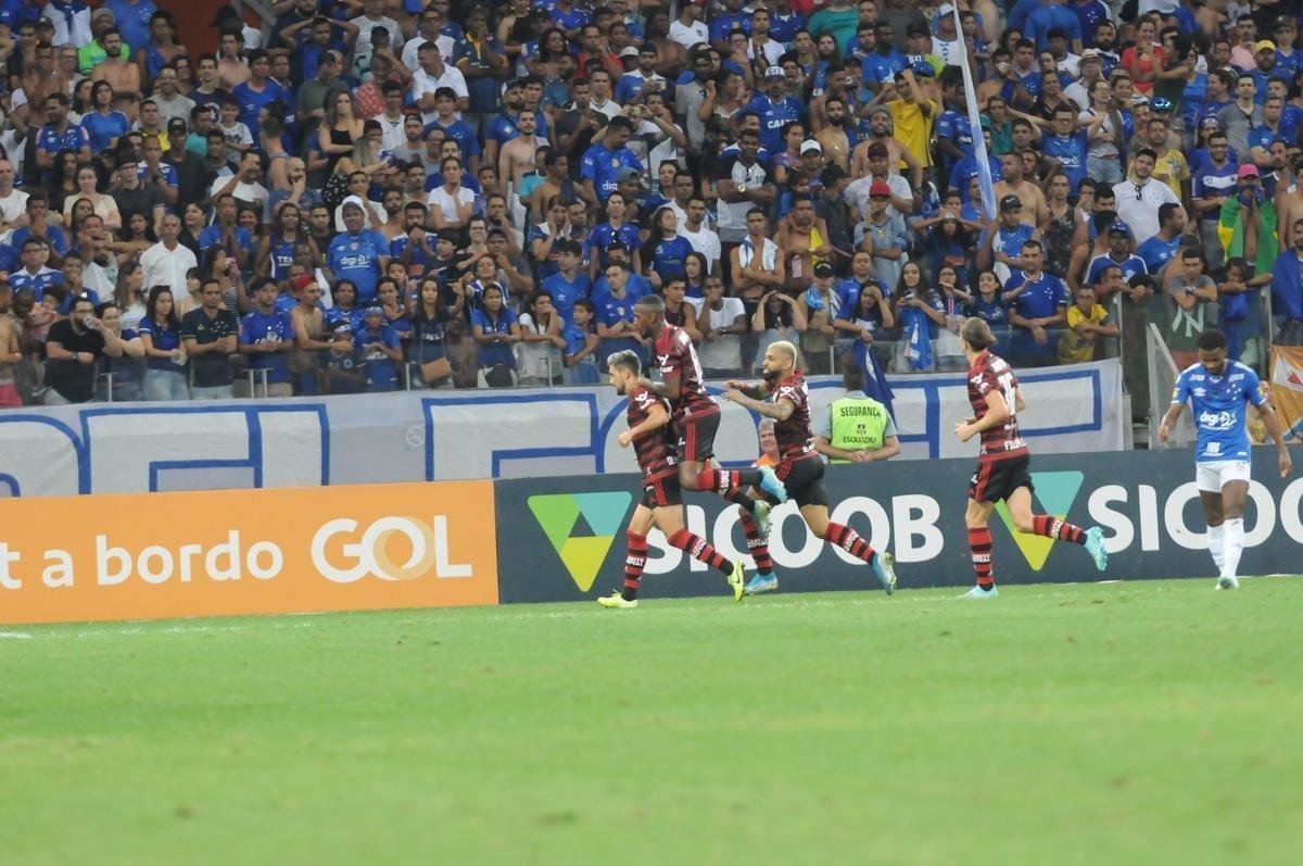 Cruzeiro e Flamengo se enfrentaram pela 20 rodada do Campeonato Brasileiro