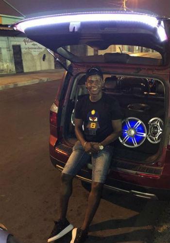 Cazares gravou vdeos dos amigos no Equador, com muita msica e descontrao 