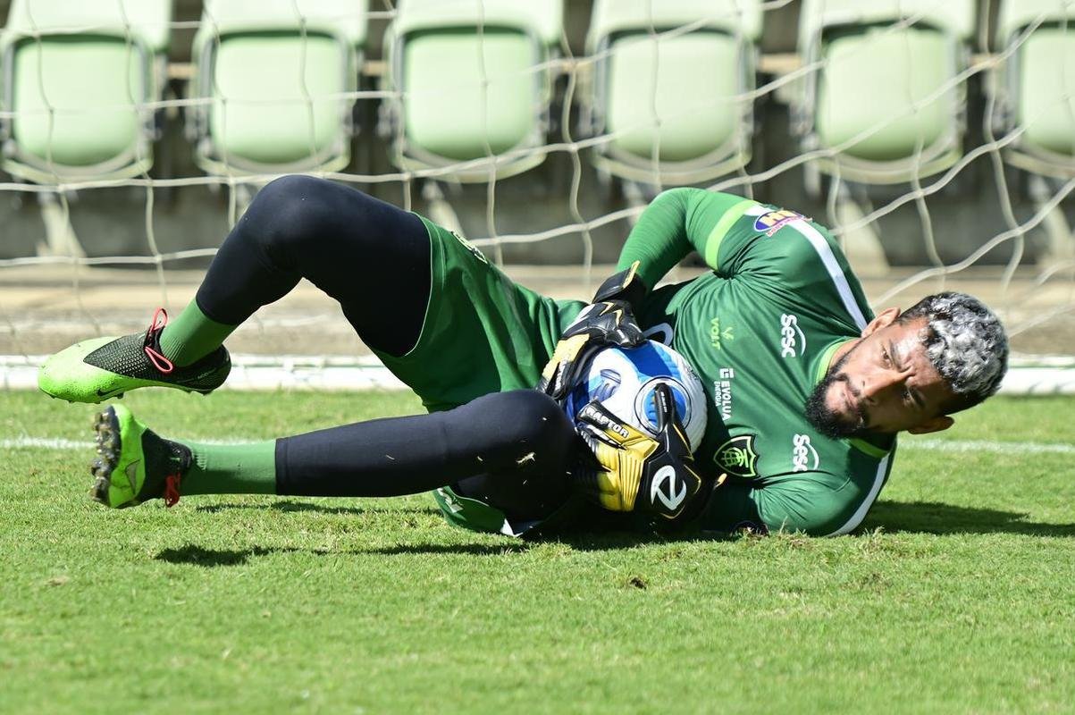 O Amrica realizou, nesta segunda-feira (28), o ltimo treino no CT Lanna Drumond, em Belo Horizonte, antes da viagem ao Paraguai para enfrentar o Guaran, pela Copa Libertadores.