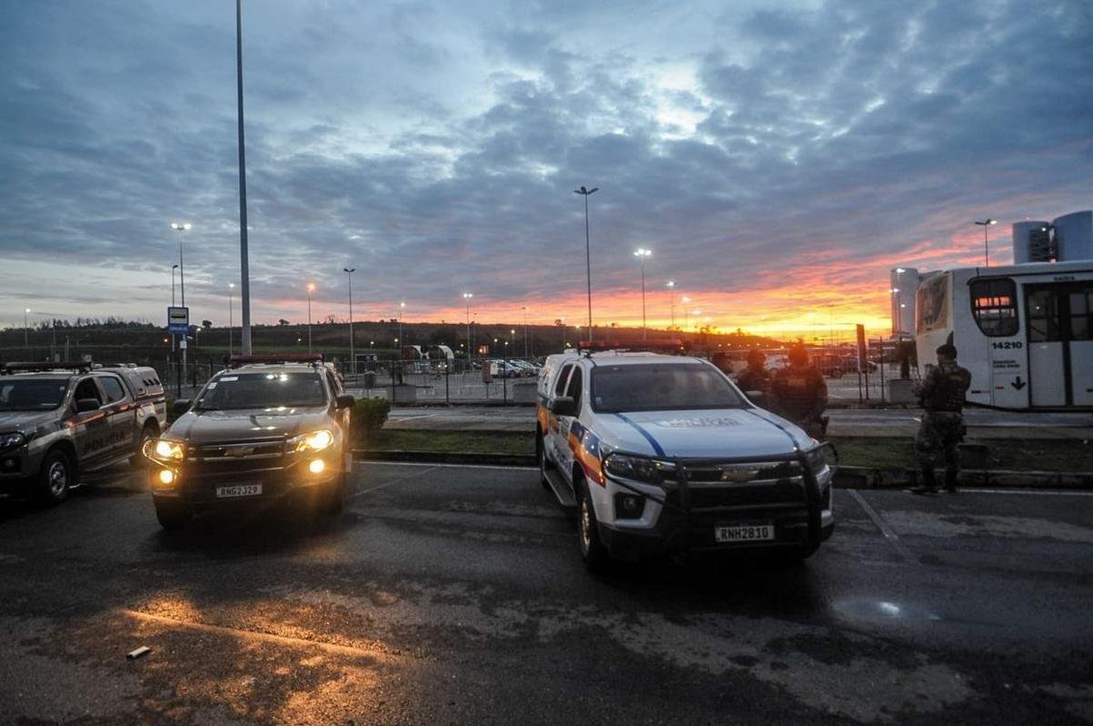 Atletas chegaram  capital mineira na manh desta quinta-feira (16)