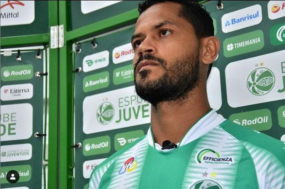 Elton, volante (Juventude)