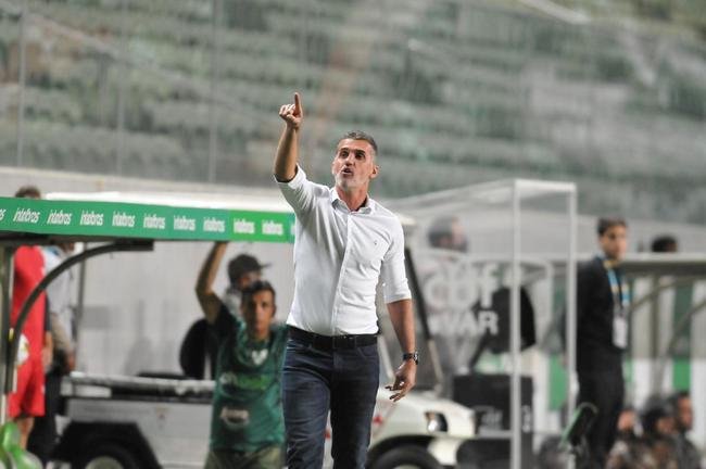 Fotos da vitória do América sobre o Botafogo, por 3 a 0, no Independência, em Belo Horizonte, pelas oitavas de final da Copa do Brasil. Wellington Paulista, Danilo Avelar e Alê marcaram os gols da vitória do Coelho no Horto