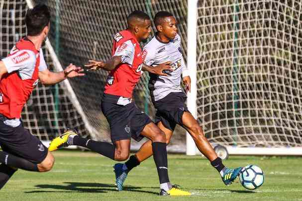 Galo afia pontaria em treino para melhorar nmeros no Brasileiro