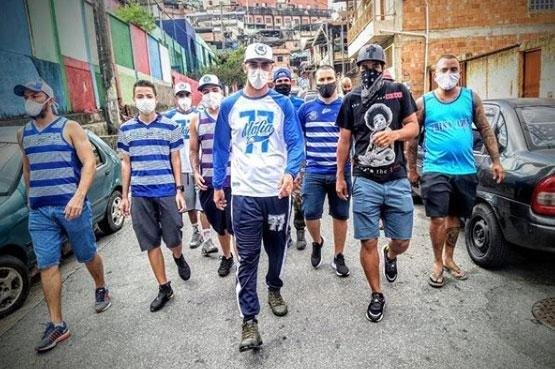 Cruzeiro distribuiu alimentos na Pedreira Prado Lopes