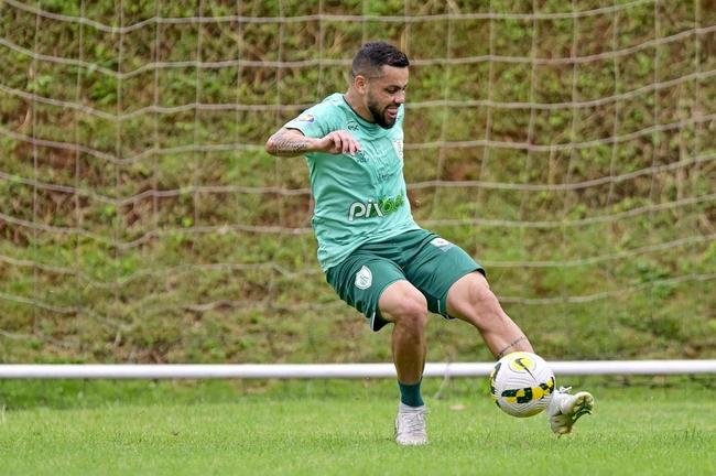 Amrica treina nesta segunda-feira (31/10), no CT Lanna Drumond, focado na partida contra o Internacional