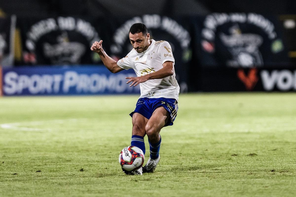 Rmulo (2 volante), com 45% dos votos