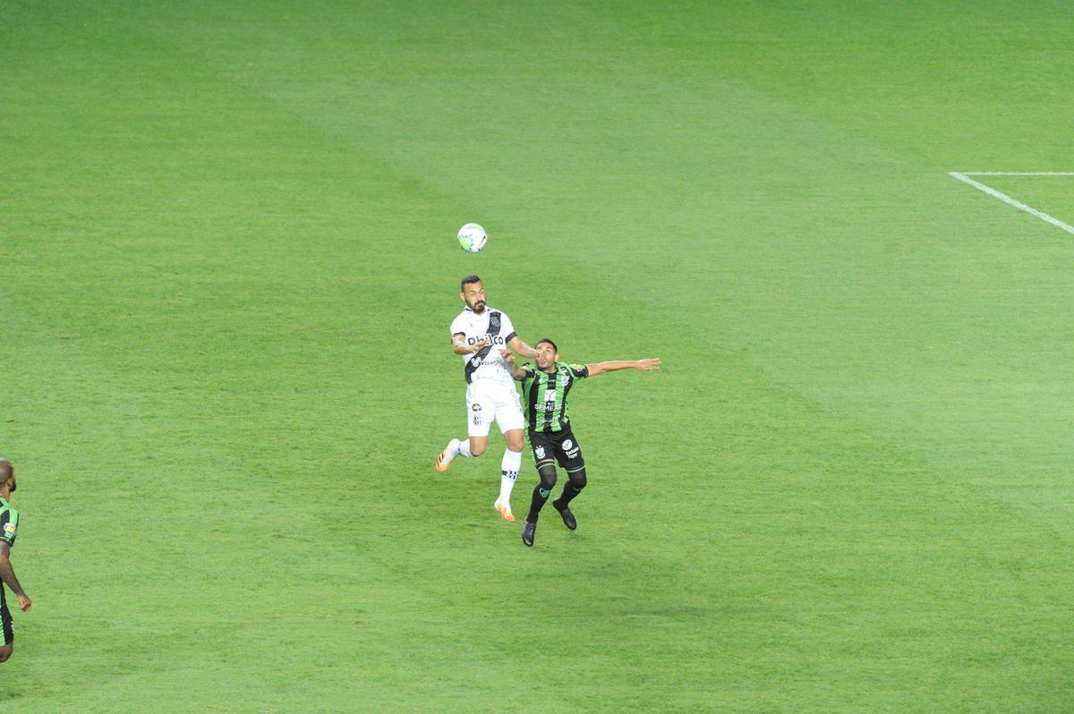 Fotos do duelo entre Amrica e Ponte Preta, no Independncia, em Belo Horizonte, em jogo de volta da quarta fase da Copa do Brasil